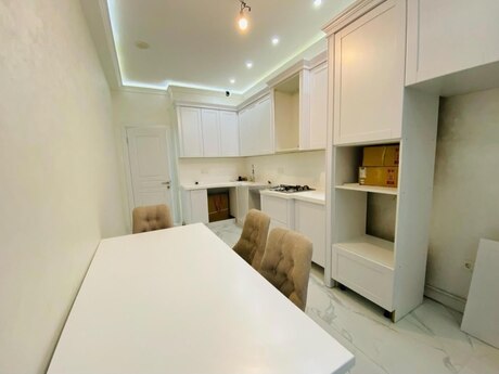 3 otaqlı yeni tikili - İnşaatçılar m. - 130 m²
