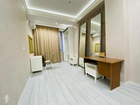 3 otaqlı yeni tikili - İnşaatçılar m. - 130 m²