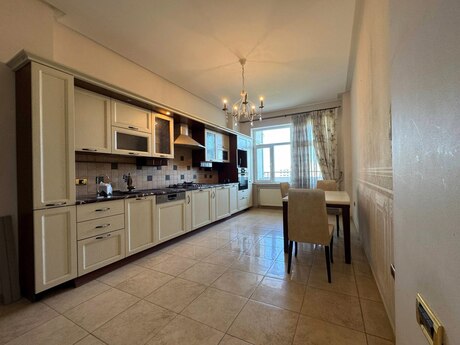 4-комнатная квартира, 186 м², Nizami: 550 000 ₼ 5