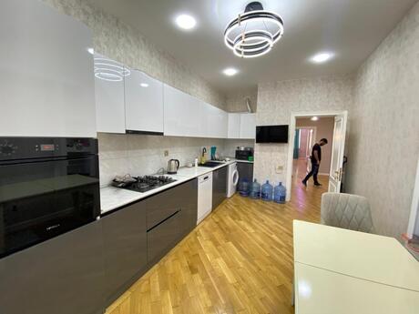 Kirayə 3 otaqlı mənzil, 130 m², Şah İsmayıl Xətai: 1 250 ₼/ay 5