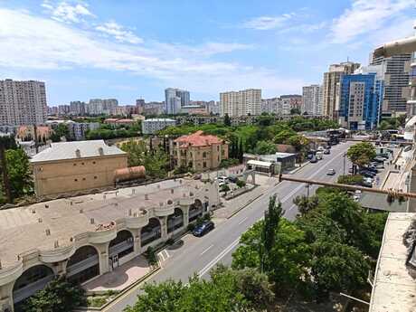 2 otaqlı köhnə tikili - 8 Noyabr m. - 65 m²
