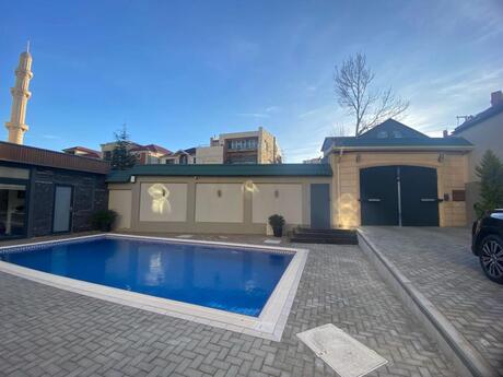 10 otaqlı həyət evi/bağ evi - Nəsimi m. - 1280 m²