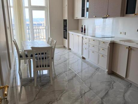 4 otaqlı yeni tikili - Ağ şəhər q. - 205 m²