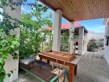 11 otaqlı həyət evi/bağ evi - Mərdəkan q. - 215 m²