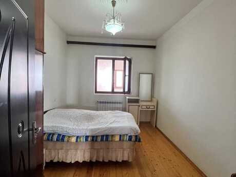 11 otaqlı həyət evi/bağ evi - Mərdəkan q. - 215 m²