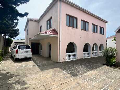 11 otaqlı həyət evi/bağ evi - Mərdəkan q. - 215 m²