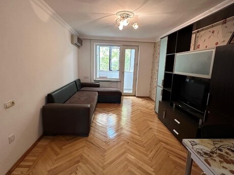 2 otaqlı köhnə tikili - Elmlər Akademiyası m. - 65 m²