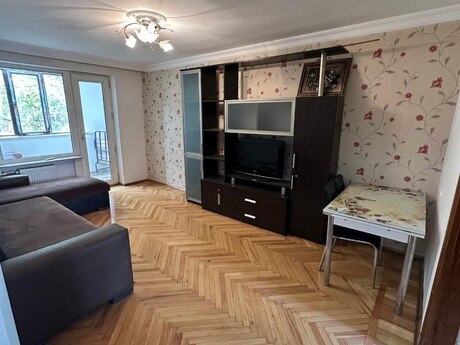 2 otaqlı köhnə tikili - Elmlər Akademiyası m. - 65 m²