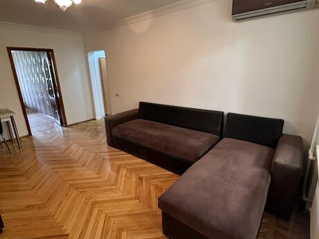 2 otaqlı köhnə tikili - Elmlər Akademiyası m. - 65 m²