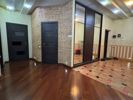 4 otaqlı yeni tikili - Şah İsmayıl Xətai m. - 170 m²