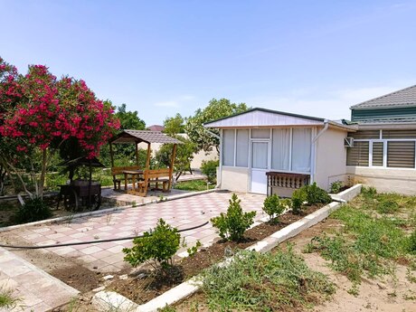 5 otaqlı həyət evi/bağ evi - Novxanı q. - 200 m²