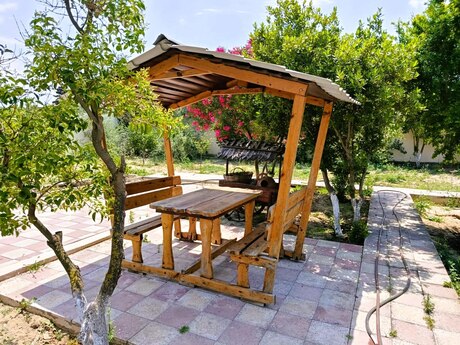 5 otaqlı həyət evi/bağ evi - Novxanı q. - 200 m²