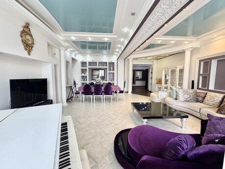 3-комн. новостройка - м. 28 мая - 140 м²
