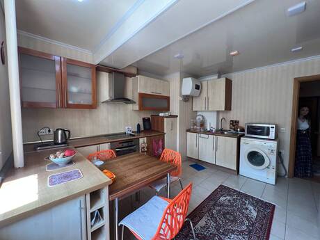 Аренда: 4-комнатная квартира, 140 м², Elmlər Akademiyası: 1 300 ₼/мес 4