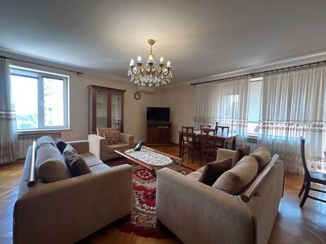 Аренда: 4-комнатная квартира, 140 м², Elmlər Akademiyası: 1 300 ₼/мес 2