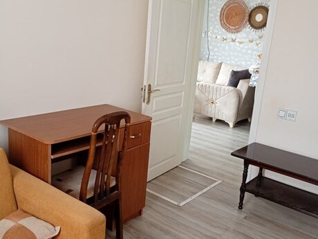 3 otaqlı həyət evi/bağ evi - İnşaatçılar m. - 90 m²