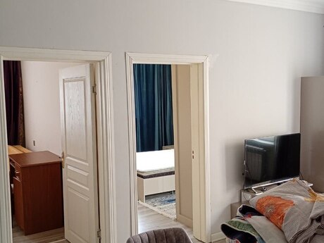3 otaqlı həyət evi/bağ evi - İnşaatçılar m. - 90 m²