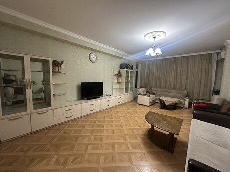 Объявление №6204016 - Баку, м. Нефтчиляр, 3-комн., 140 м², 5/18 этаж