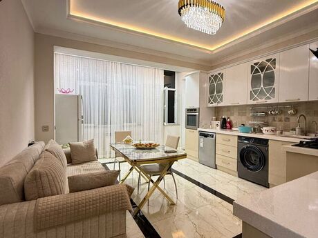 3 otaqlı mənzil, 147 m², 20 Yanvar: 355 000 ₼ 3