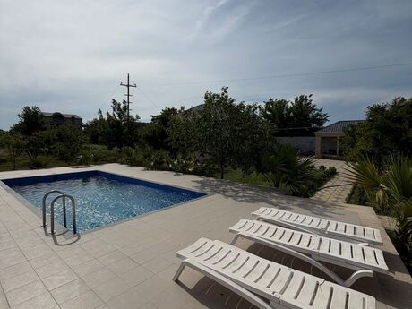 3 otaqlı həyət evi/bağ evi - Buzovna q. - 135 m²