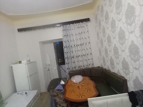 Elmlər Akademiyası m.