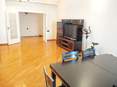 Kirayə 4 otaqlı mənzil, 200 m², Səbail: 2 000 ₼/ay 3