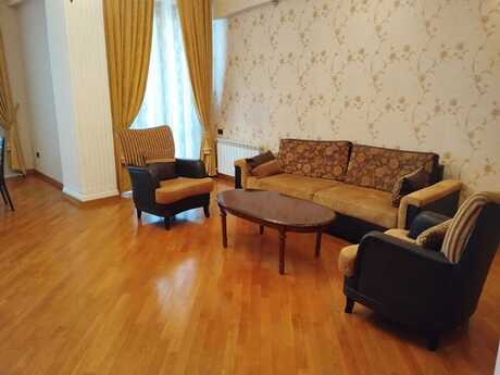 Kirayə 4 otaqlı mənzil, 200 m², Səbail: 2 000 ₼/ay 4