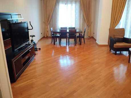Kirayə 4 otaqlı mənzil, 200 m², Səbail: 2 000 ₼/ay 2