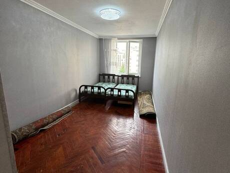 2 otaqlı köhnə tikili - 8 Noyabr m. - 56 m²