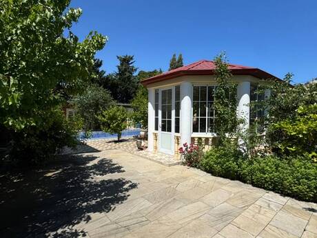 6 otaqlı həyət evi/bağ evi - Mərdəkan q. - 300 m²
