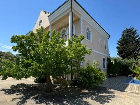 6 otaqlı həyət evi/bağ evi - Mərdəkan q. - 300 m²