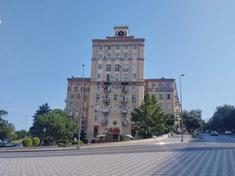 м. Низами