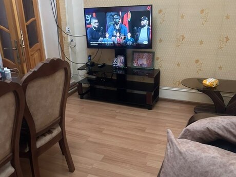 2 otaqlı həyət evi/bağ evi - İnşaatçılar m. - 60 m²