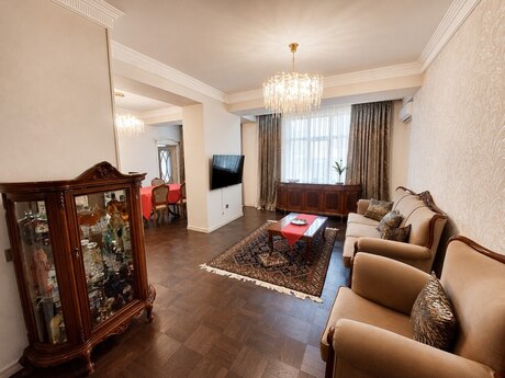 5 otaqlı mənzil, 215 m², Şah İsmayıl Xətai: 610 000 ₼ 2