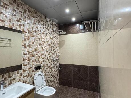 10 otaqlı həyət evi/bağ evi - Elmlər Akademiyası m. - 540 m²
