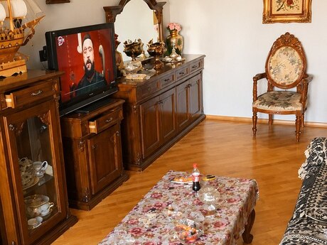 3 otaqlı köhnə tikili - Yeni Günəşli q. - 80 m²