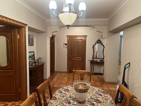 4 otaqlı köhnə tikili - Səbail r. - 145 m²