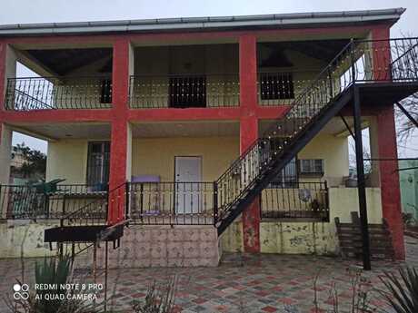 6 otaqlı həyət evi/bağ evi - Görədil q. - 200 m²
