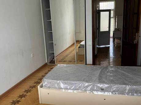 2 otaqlı köhnə tikili - 28 May m. - 65 m²
