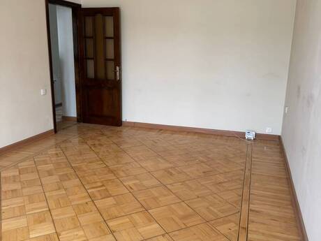 2 otaqlı köhnə tikili - 28 May m. - 65 m²