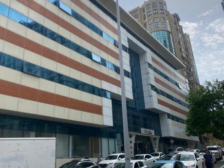 4 rooms · 300 m² · floor 6/17, 28 May