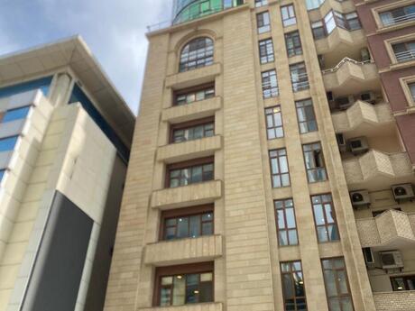 4 otaqlı mənzil, 300 m², 28 May: 810 000 ₼ 2