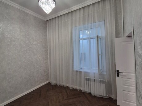 Продаётся 2-комнатная квартира в старом фонде, 28 May, 60 м², 159 000 AZN, фото 2 / 12