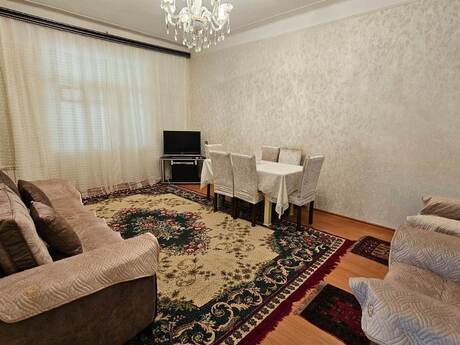3 otaqlı köhnə tikili - Elmlər Akademiyası m. - 95 m²