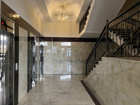 3-комн. новостройка - м. 8 ноября - 138 м²