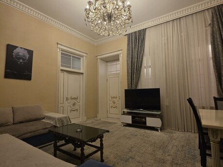 5 otaqlı köhnə tikili - Sahil m. - 130 m²