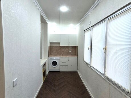 28 Mayda 2 otaqlı köhnə tikili mənzil satılır, 60 m², 158 000 AZN, şəkil 3 / 12