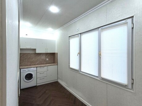 28 Mayda 2 otaqlı köhnə tikili mənzil satılır, 60 m², 158 000 AZN, şəkil 5 / 12