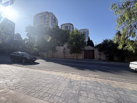 Elan №6209519 - Bakı, 8-ci mikrorayon q., 11 otaqlı, 800 m²