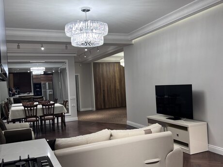 3 otaqlı yeni tikili - Nəsimi r. - 142 m²